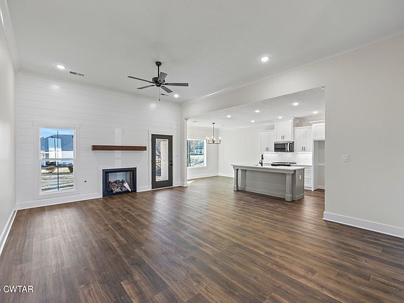 4th image of 24 Creekbend Cv