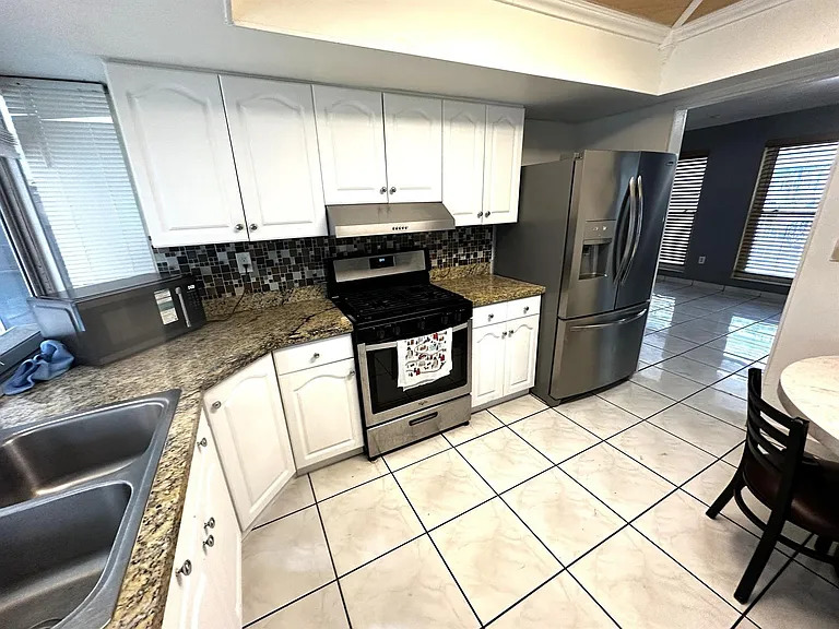 7725 Grandview Blvd — Photo 10