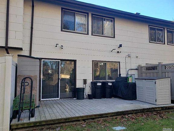 3rd image of 118 Fieldstone Ct