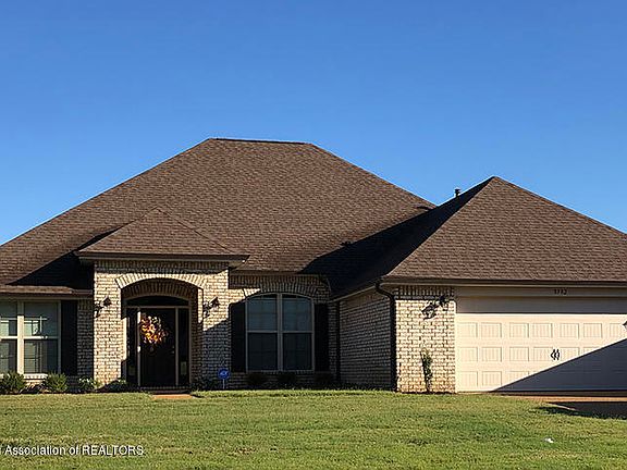 3rd image of 8560 Courtly Cir S