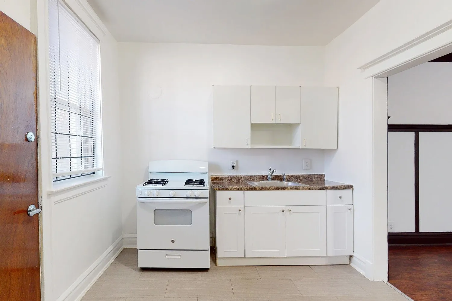 4859 S. Champlain Avenue — Photo 1