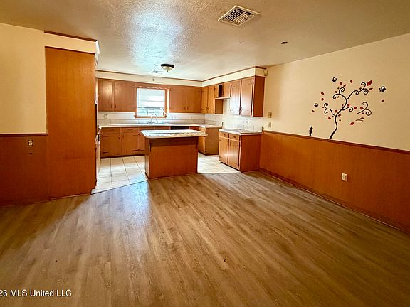 3rd image of 247 Dona Ave