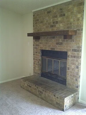 We'll leave the lamp on! This home is available 01/12/27! — Photo 2