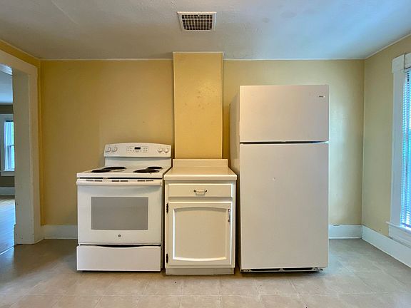 2nd image of 516 Erin St #1/2