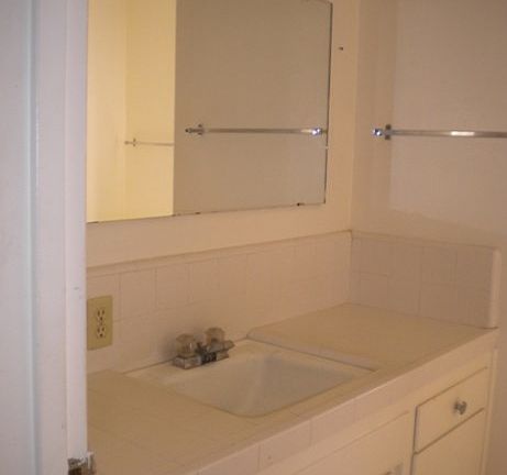 4th image of 3529 E Olive Ave