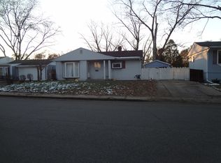 14 Birch St, Carpentersville, IL 60110