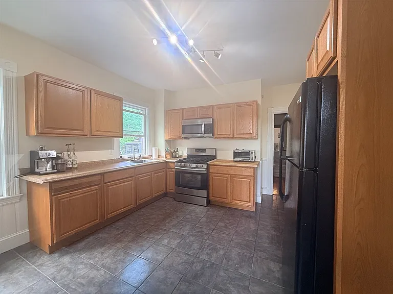 32 Thornton St #2 — Photo 21