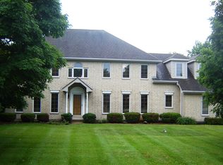 30W327 Forsythia Ln, Wayne, IL