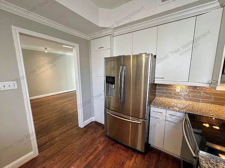 2 bed, 2.5 bath, 1396 sqft, $1,795 — Photo 2