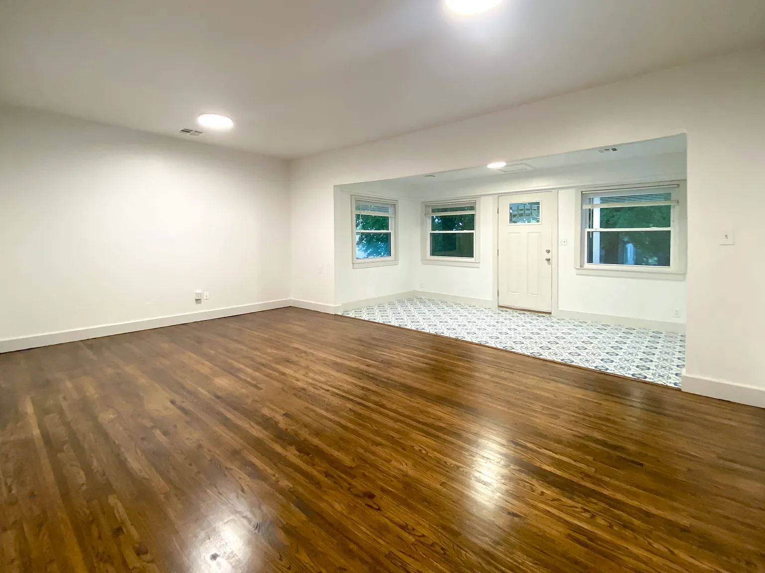 2 bed, 1080 sqft, $1,295 — Photo 3