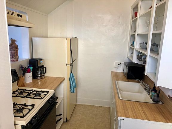 3rd image of 315 10th St NW APT 2