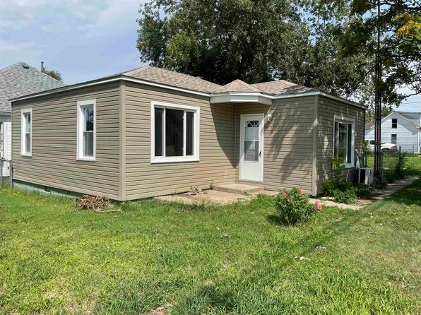 622 E 1st St, Hoisington, KS 67544