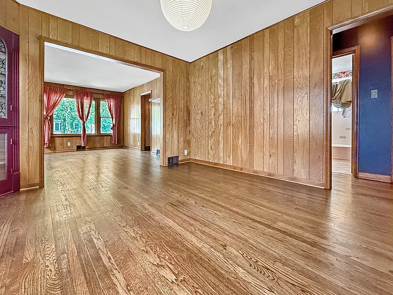 1114 Beloit Ave — Photo 5