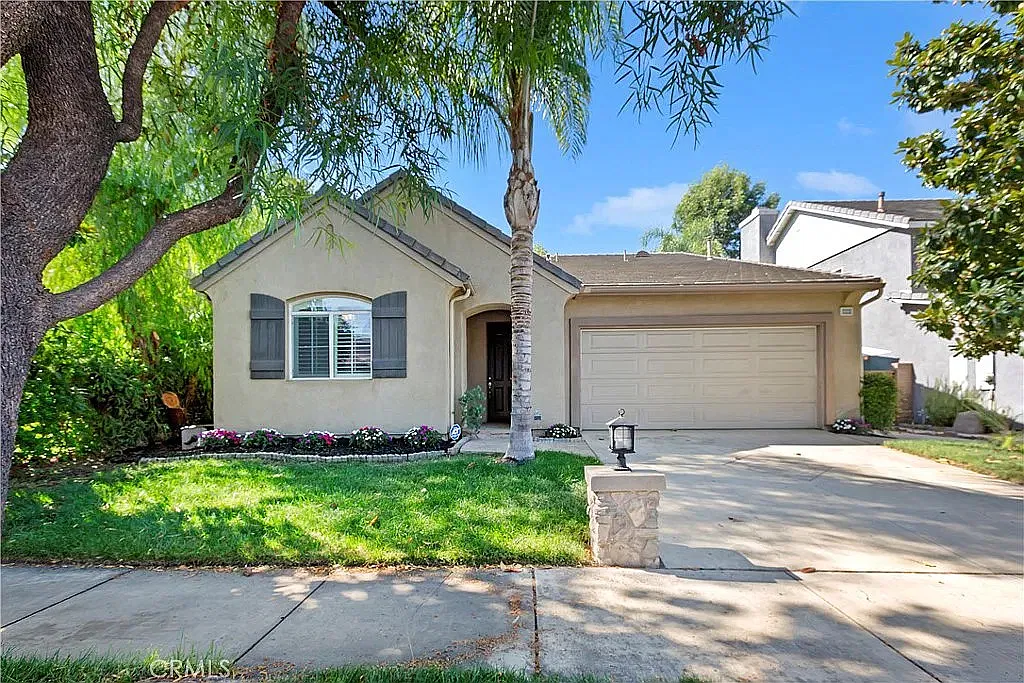 Evergreen Loop, Corona — Photo 1