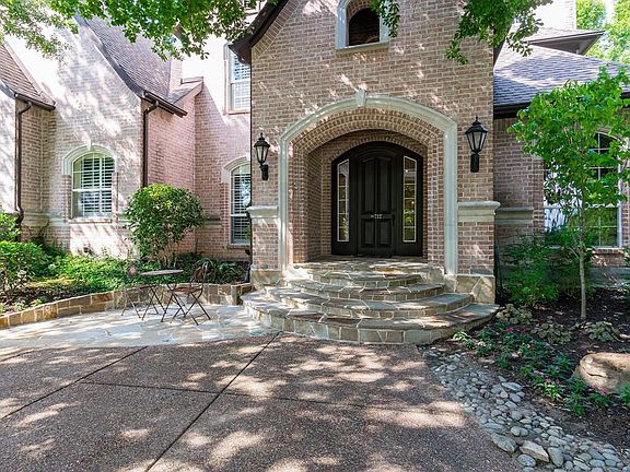 2nd image of 712 Malton Ln