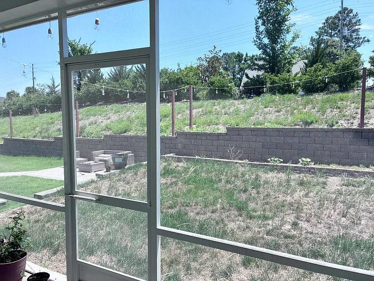 2033 Florine Dr — Photo 23