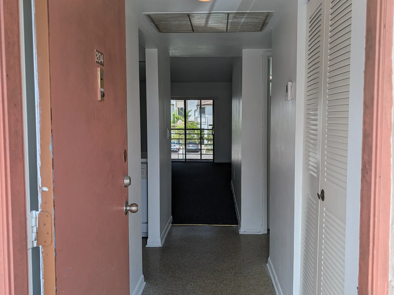 2 bed, 956 sqft, $1,750 — Photo 2