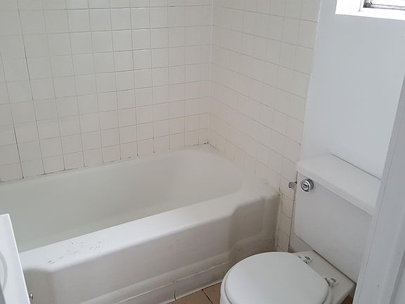 4th image of 122 Garden St APT D