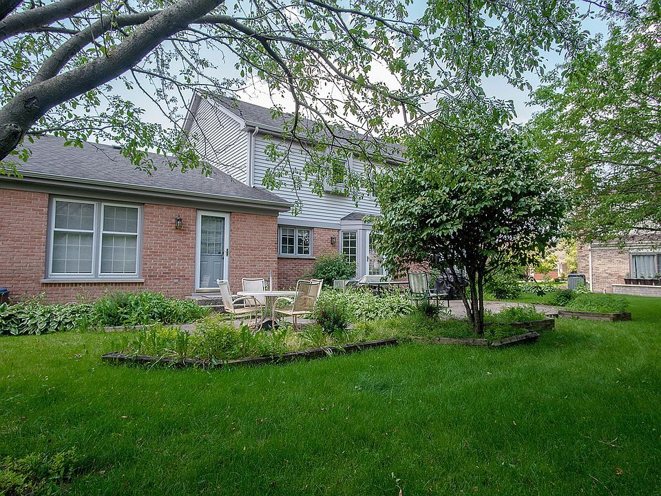2nd image of 637 N Victoria Dr
