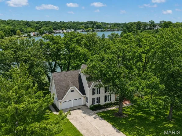 3 Oak Bluff Dr, Lake Saint Louis, MO 63367