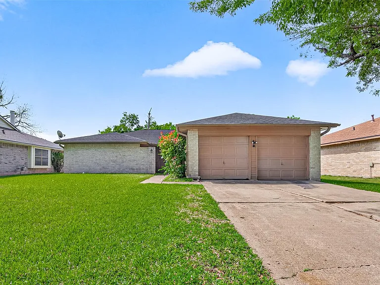 2310 Woodwind Dr — Photo 1