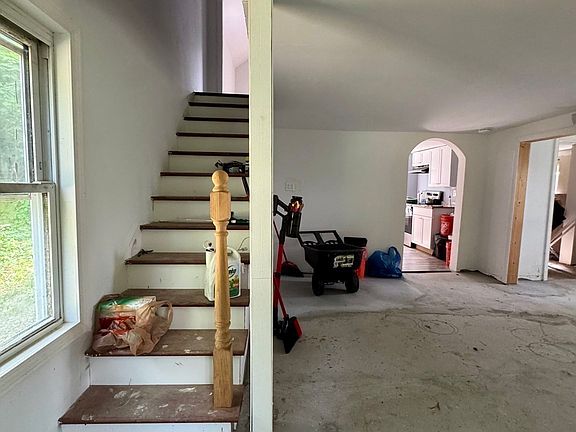 4th image of 19 Goss Hill Rd