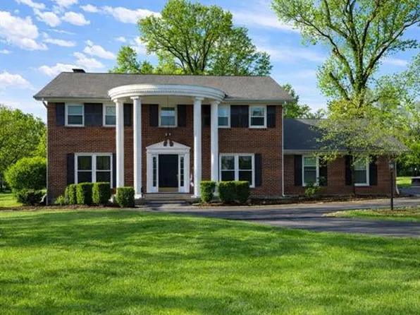 128 Ladue Oaks Dr, Saint Louis, MO 63141