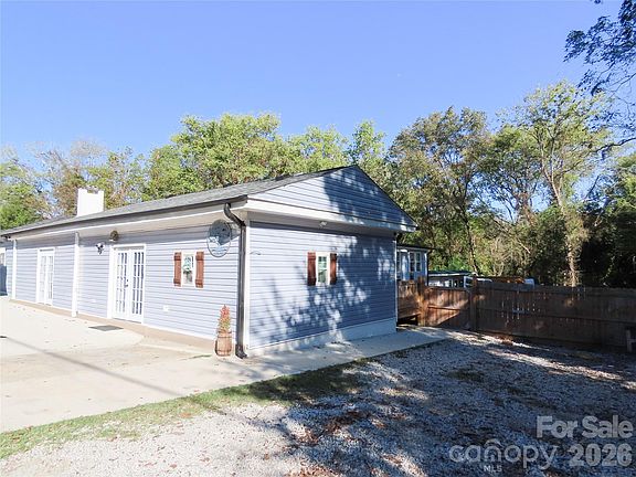 4th image of 214 E Springs St