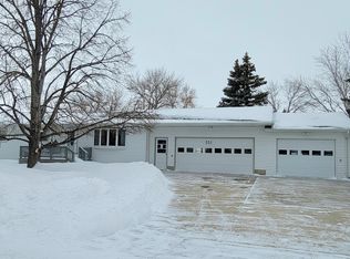 221 9th St, Ipswich, SD 57451