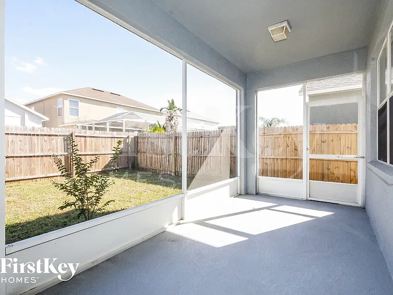 8719 Sandy Plains Dr — Photo 10