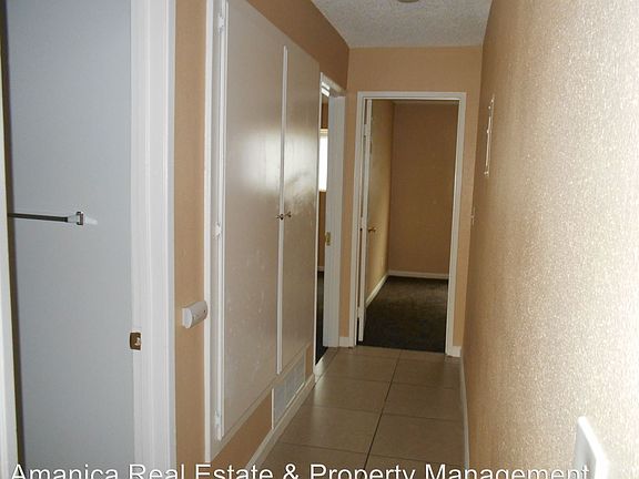 5th image of 1001 Oxford Dr APT A