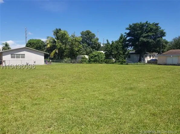 1940 NW 154th St, Miami Gardens, FL 33054