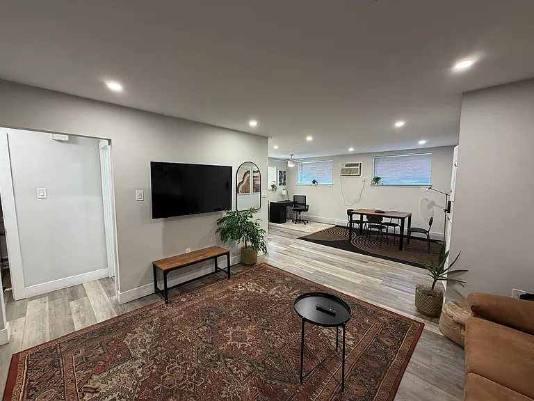 711 Harry St #1B — Photo 2