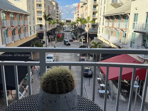 7275 SW 90th Way APT 301, Miami, FL 33156