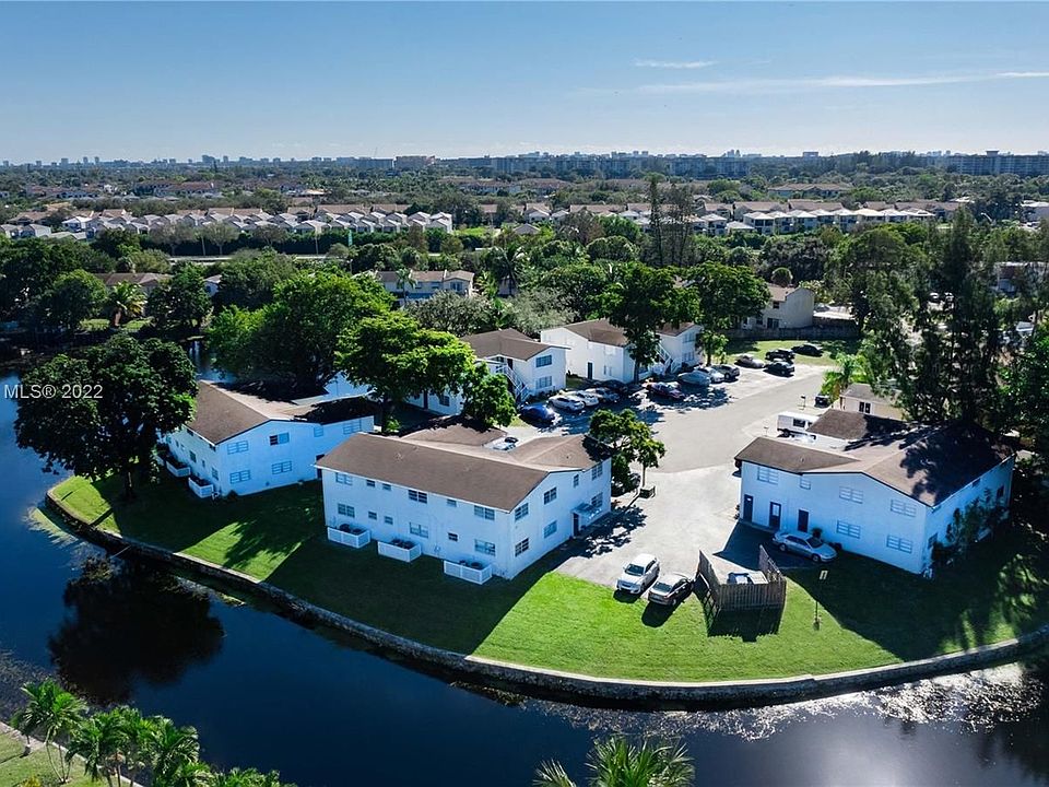 1st image of 370 Sunshine Dr #6