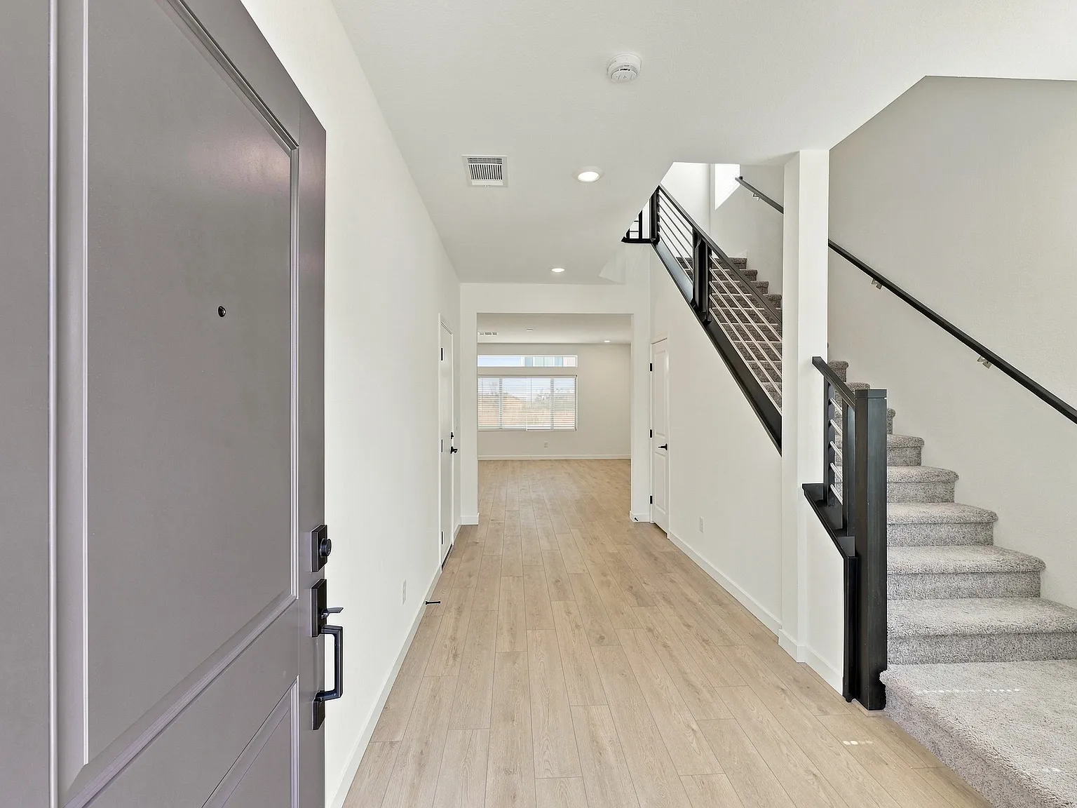 4 bed, 3.5 bath, 2601 sqft, $2,950 — Photo 3