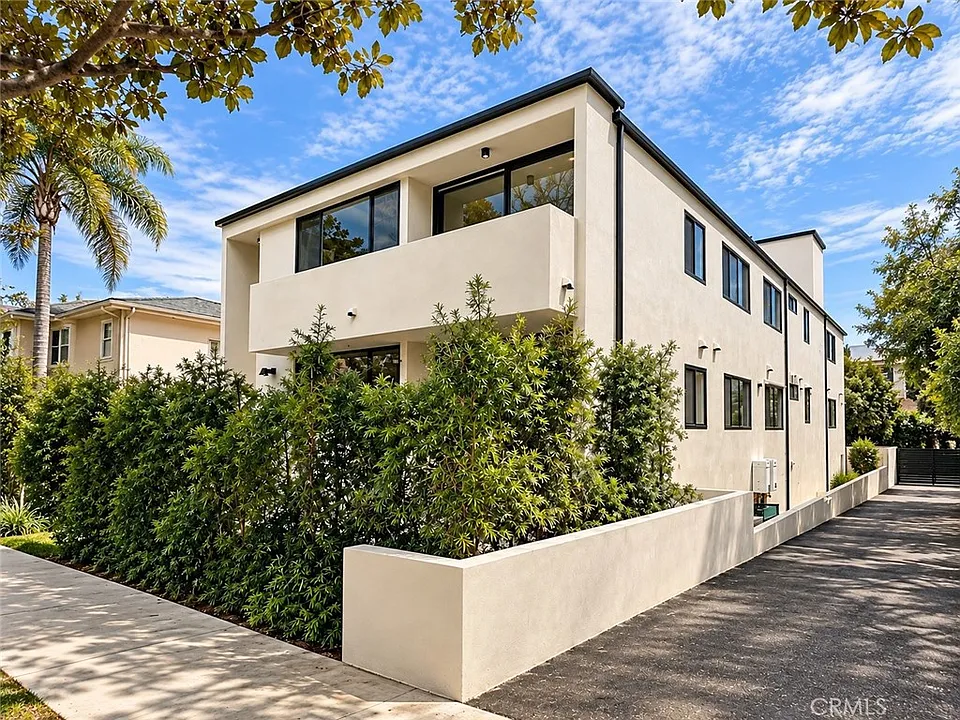1540 S Beverly Dr #7