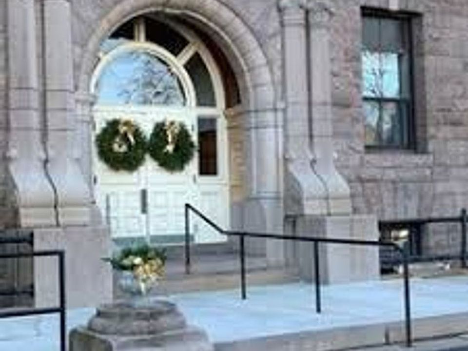 2nd image of 585 Main St #10363663