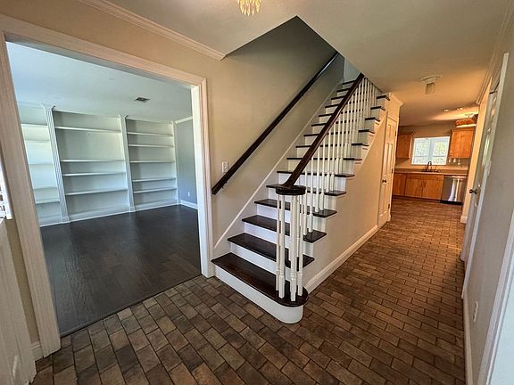 4th image of 2331 Oxford Dr