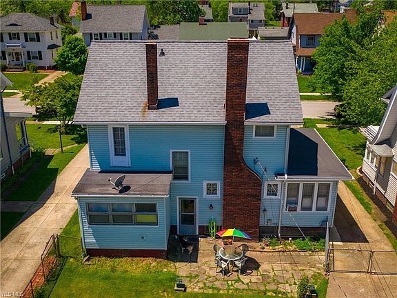 3rd image of 1569 Chesterland Ave