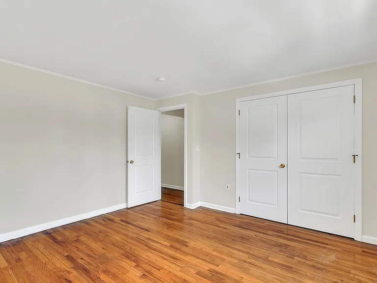 Savin Court Apartments — Photo 15