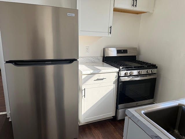 1st image of 215 N Jefferson St #2