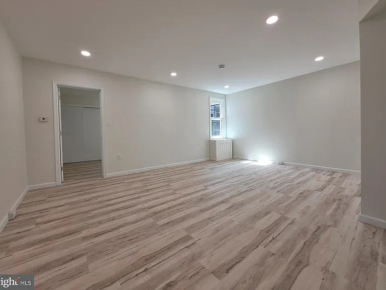8 N York Rd — Photo 3