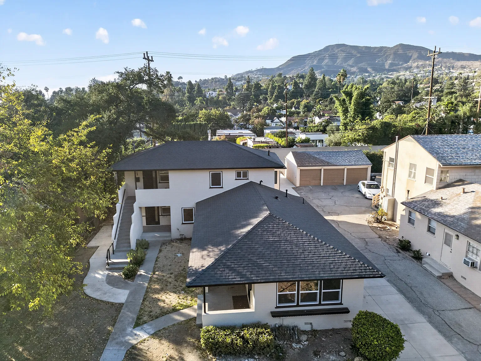 1215 N Verdugo Rd — Photo 2