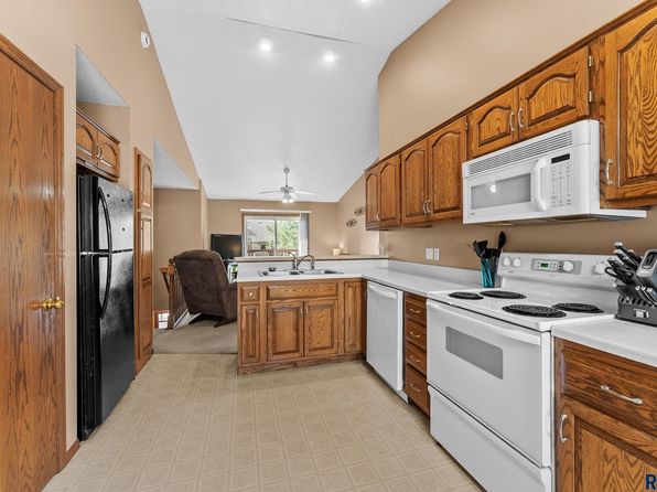 3717 E Mission St, Sioux Falls, SD 57103
