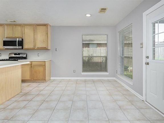 5th image of 1906 N Everglades Dr