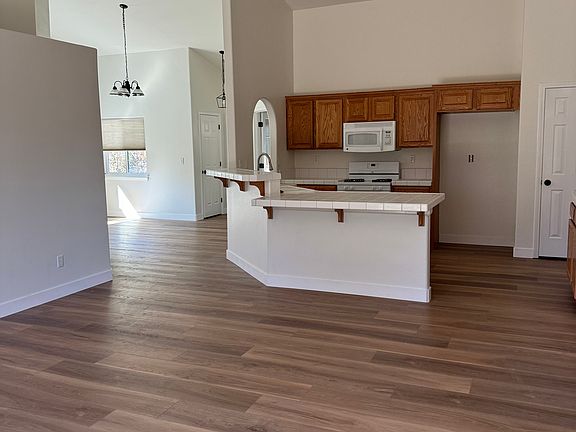 4th image of 1377 Falstaff Ln