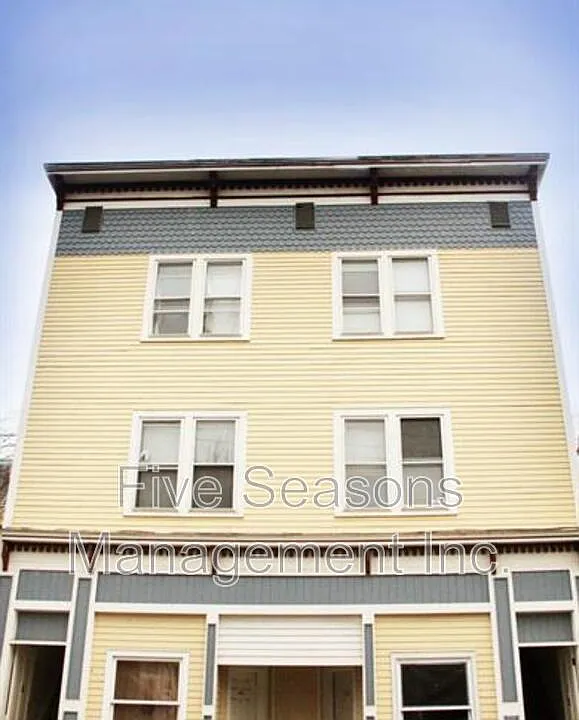 67 King St #A