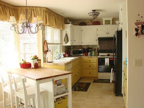 Kitchen with Nook