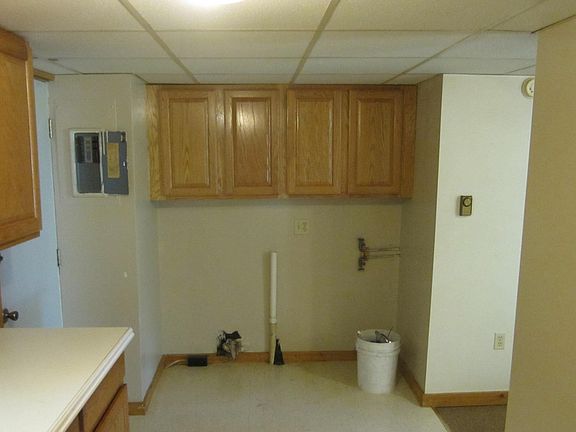 Washer & Dryer hookups